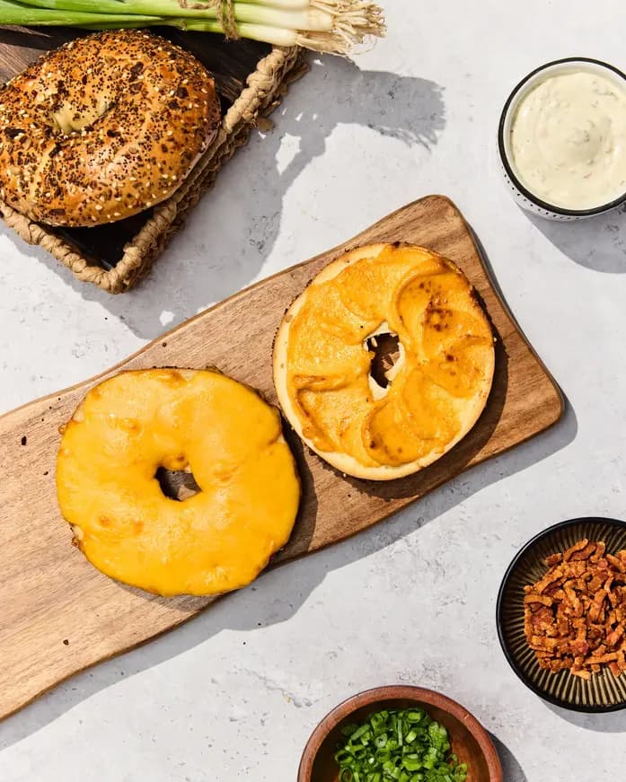 Made with raw, fresh garlic! - Brala's Best garlic spread benefit showcase